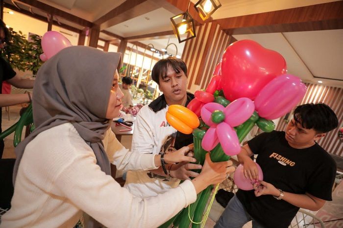 Ganjar Ajak Anak Muda Berkarya dan Berbisnis Melalui Workshop Kreasi Buket Balon