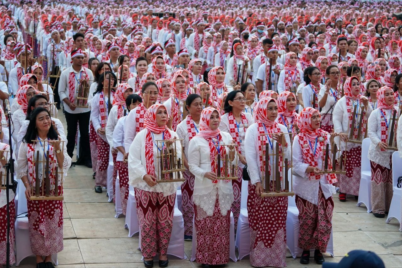 Diikuti 15 Ribu Orang, Indonesia Pecahkan Rekor Dunia Pagelaran Angklung Terbesar