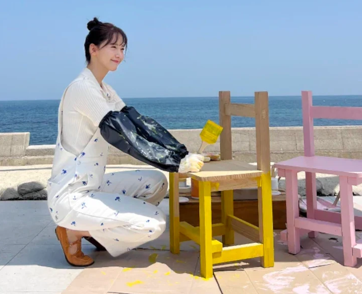 Punya Makna Penting, Ini Arti Warna Pink dan Kuning di Kursi Hotel Yoona SNSD dalam Drama 'King The Land'