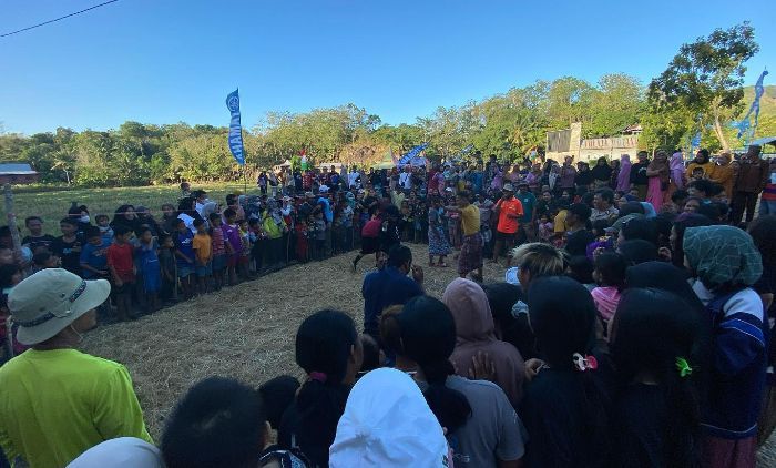 Serunya Lomba Tangkap Itik dengan Mata Tertutup, Gimana Caranya? 
