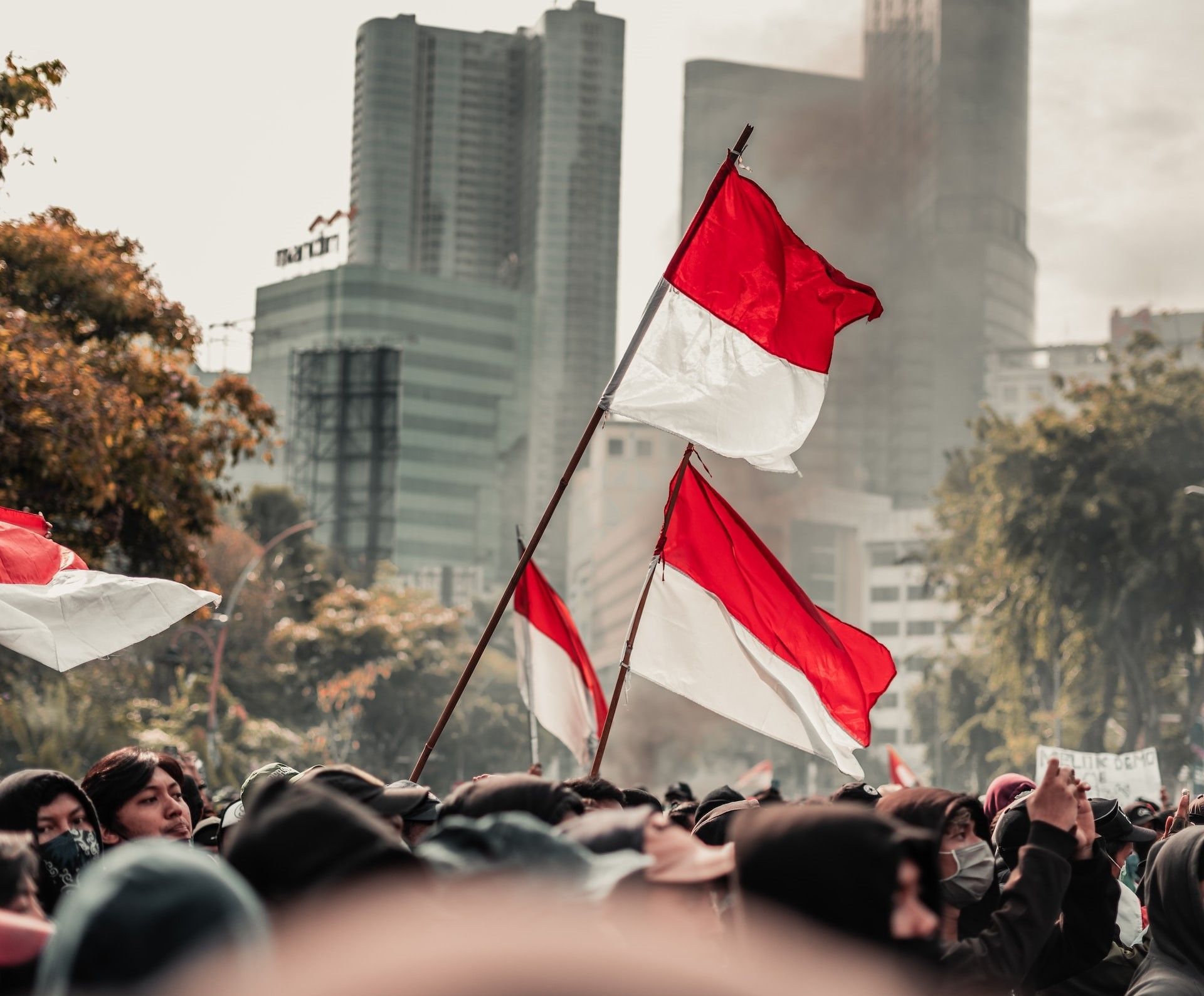 20 Contoh Puisi Kemerdekaan, Sarat Makna Perjuangan!
