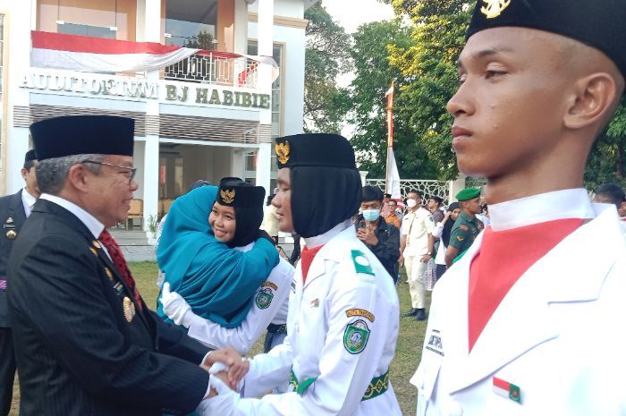 Isak Tangis dan Rasa Haru Warnai Pengukuhan Anggota Paskibraka di Kota Parepare
