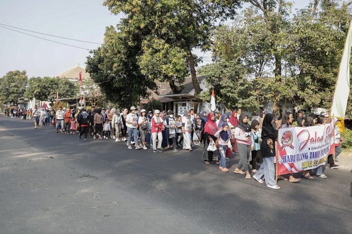 Terinspirasi Sosok Ganjar, Komunitas Sopir Truk Ajak Warga Nganjuk Jalan Sehat Rayakan HUT RI
