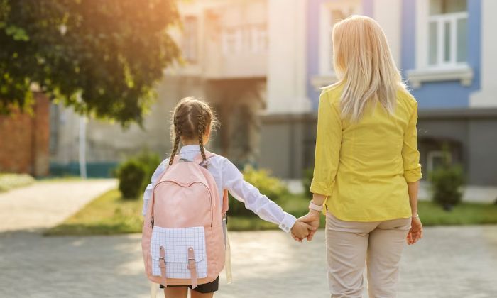 Orangtua Berperan Penting Edukasi Anak Cegah LGBT, Wajib Kontrol Pergaulannya di Sekolah!