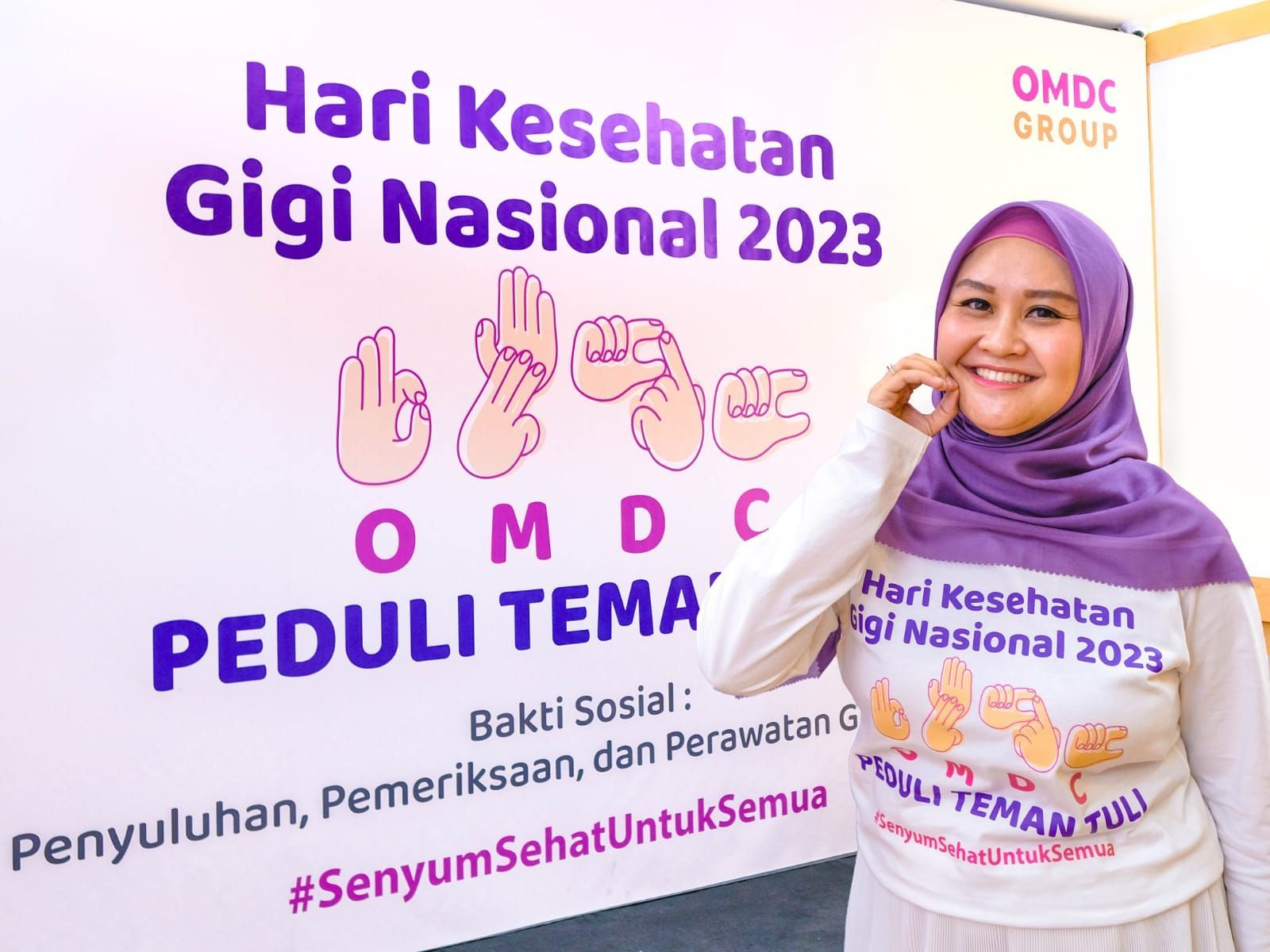 Dokter Cantik Ini Bikin Teman Tuli Happy dan Rajin Perawatan Gigi