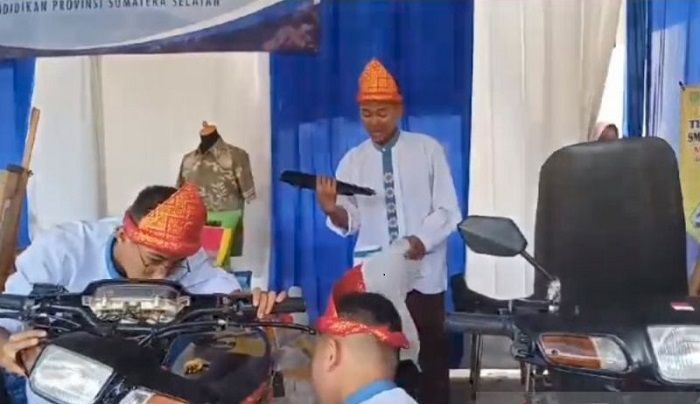 Keren! Siswa SMK di Palembang Sulap Motor Bensin Tua Jadi Motor Listrik