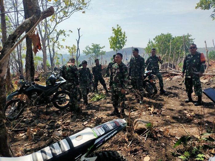 Aksi Heroik Dandim 1405 Parepare saat Padamkan Api di Pegunungan