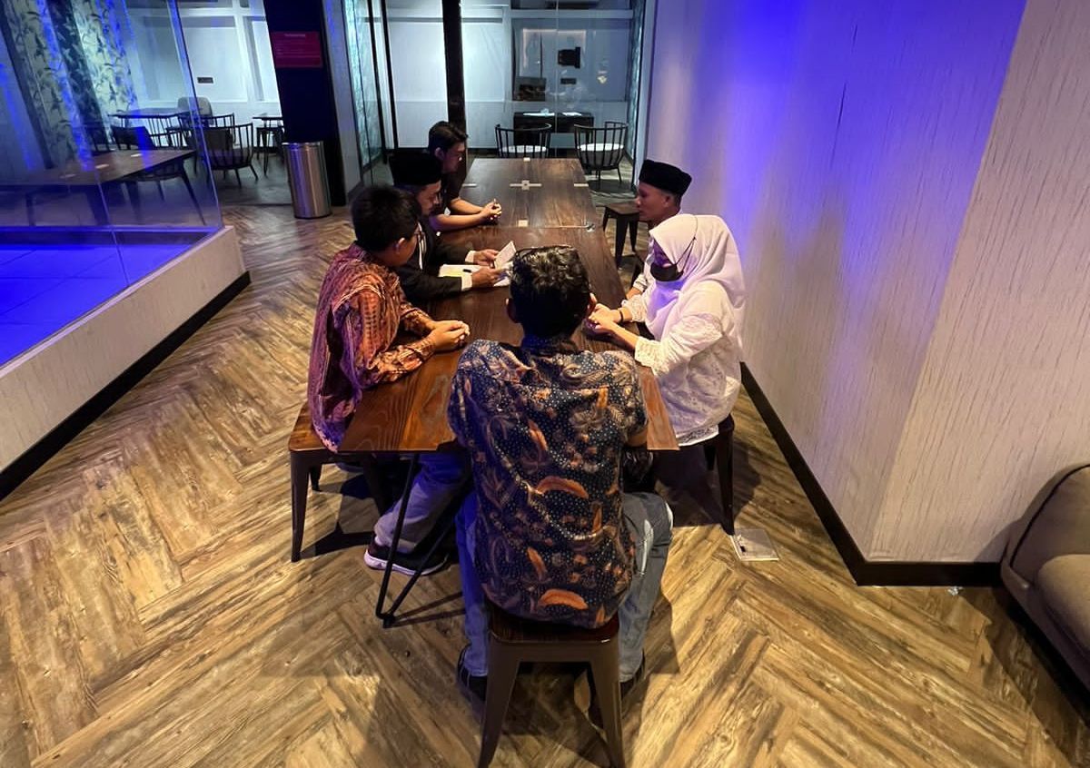 Momen Haru 2 Tersangka Kasus Pabrik Film Dewasa Menikah di Polda Metro Jaya