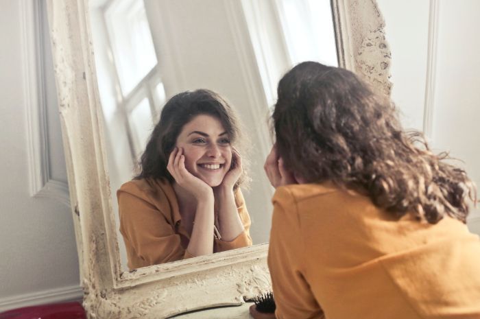 Mengenal Self Talk, ‘Ngomong Sendiri’ untuk Meningkatkan Kesadaran Diri