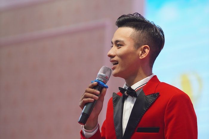 25 Pantun Pembuka Acara Formal dan Resmi untuk MC, Lucu!