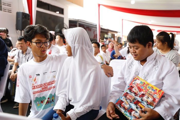 Tebar Jiwa Sosial, Alam Ganjar Salurkan Donasi ke Difabel Bareng Influencer