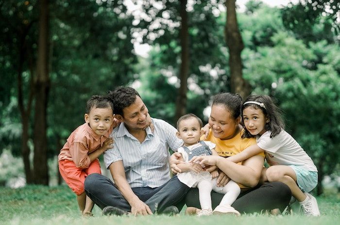 12 Puisi Tema Kasih Sayang tentang Keluarga, Singkat Terbaik!