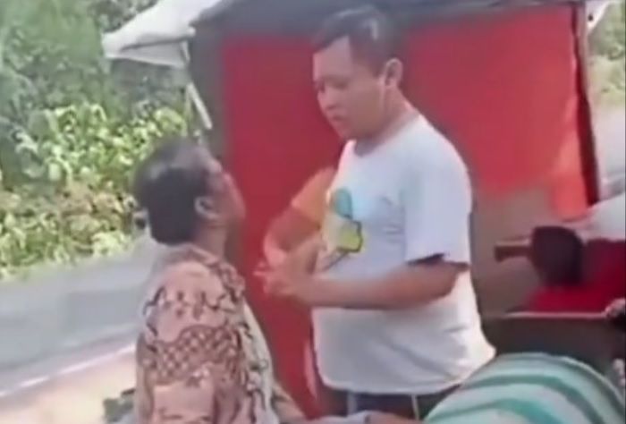 Viral Video Pria di Grodong Tega Pukul Hingga Ludahi Lansia