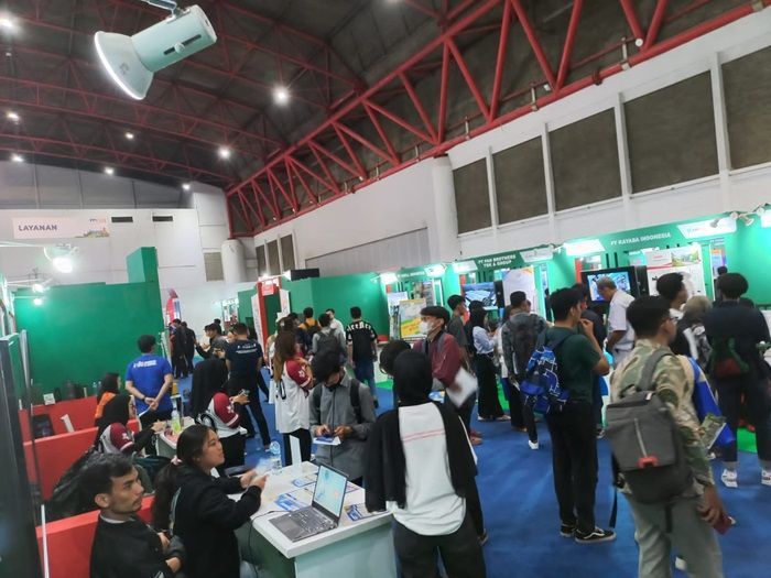 Ribuan Pencari Kerja Padati Job Fair Nasional Kemnaker