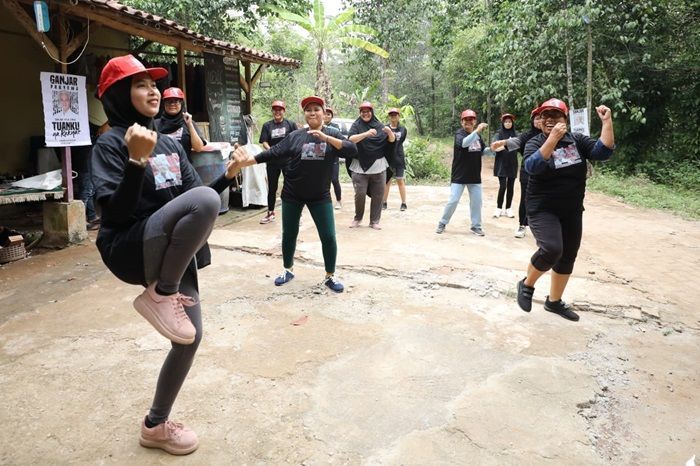 Unik, Komunitas Sopir Truk Ajak Warga Serang Senam Ikuti Ganjar yang Suka Olahraga