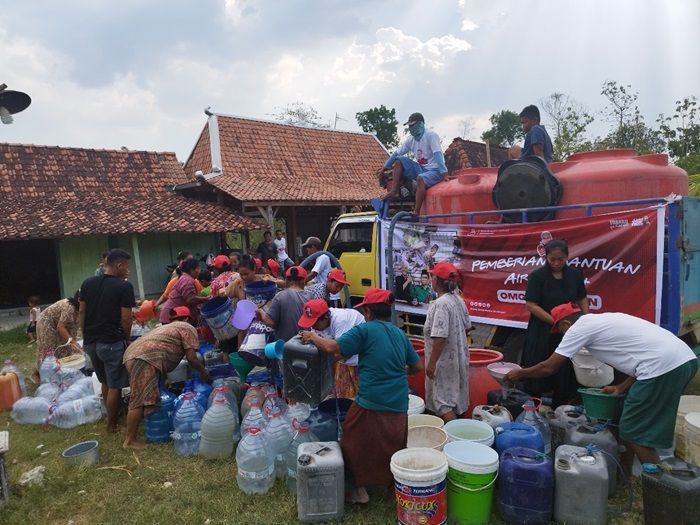 Tunjukkan Kepeduliaan kepada Sesama, Relawan Ganjar Beri Bantuan 30 Ribu Liter Air kepada Warga Grobogan