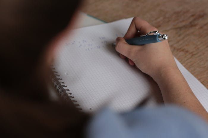 5 Contoh Surat Terima Kasih untuk Hari Guru, Menyentuh Hati!