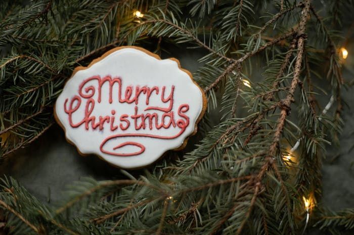 31 Pantun Ucapan Selamat Natal dan Tahun Baru, Lucu Menghibur!