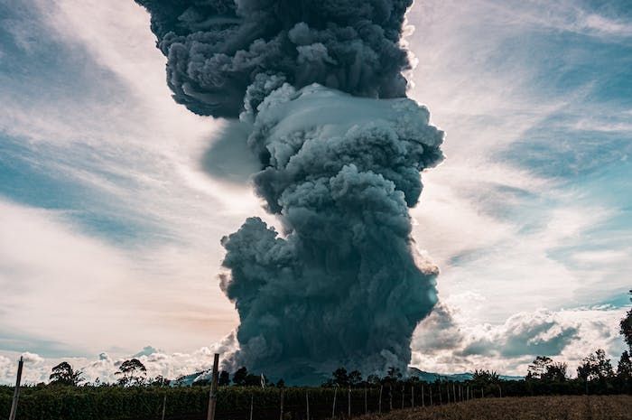Apa Saja Perbedaan Erupsi dan Gunung Meletus? Ini Artinya!