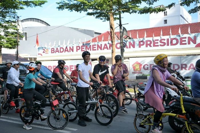 Sambil Berolahraga, Alam Ganjar Diskusi soal Pembangunan Manusia Unggul Bersama Komunitas Sepeda Makassar
