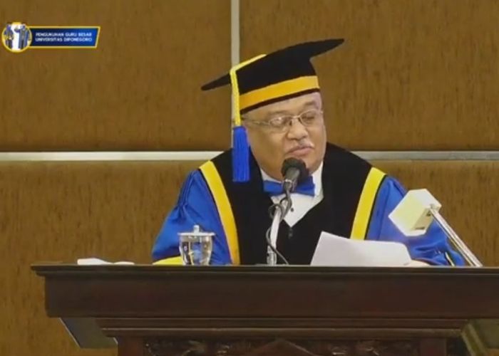 Keren dan Unik! Guru Besar Sejarah Nembang Jawa saat Pidato Pengukuhan Guru Besar Undip 2023