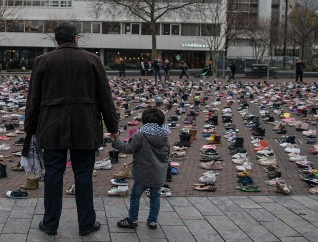 Protes Terhadap Kematian Anak-anak Gaza, 8000 Sepatu Anak Dipajang di Rotterdam sebagai Bentuk Solidaritas