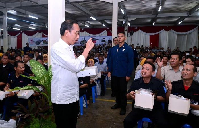 Presiden Jokowi Makan Siang Bareng Karyawan Pabrik PT Maspion Unit I Sidoarjo, Lahap dengan Lauk Sederhana