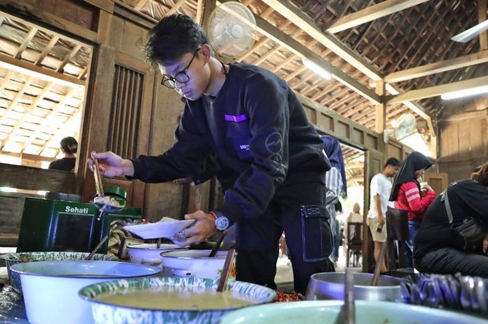 Singgah di Kopi Klotok, Alam Ganjar Nikmati Suasana Yogyakarta di Pagi Hari