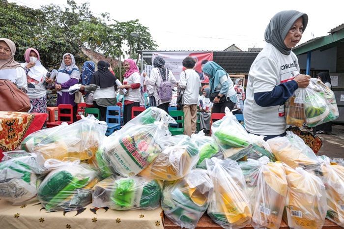 Gelar Bazar Sembako Murah, Relawan Ganjar Creasi Jawab Persoalan Bangsa