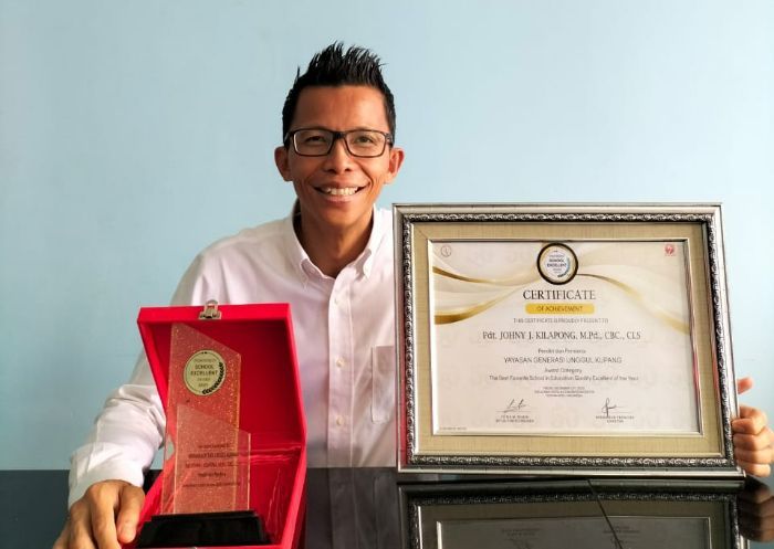 Pendeta di Kupang Diganjar Penghargaan Bergengsi, Berkat Dedikasinya di Bidang Pendidikan