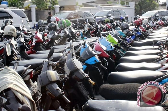 Netizen Kritik Dishub Pungut Warga yang Buka Parkir di Halaman Rumah, Kadishub: Saya Baru Tahu!