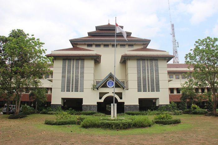 Besar Pasak Daripada Tiang, Buat ITB Gencar Tagih UKT Mahasiswa Hingga Sarankan Pakai Pinjol