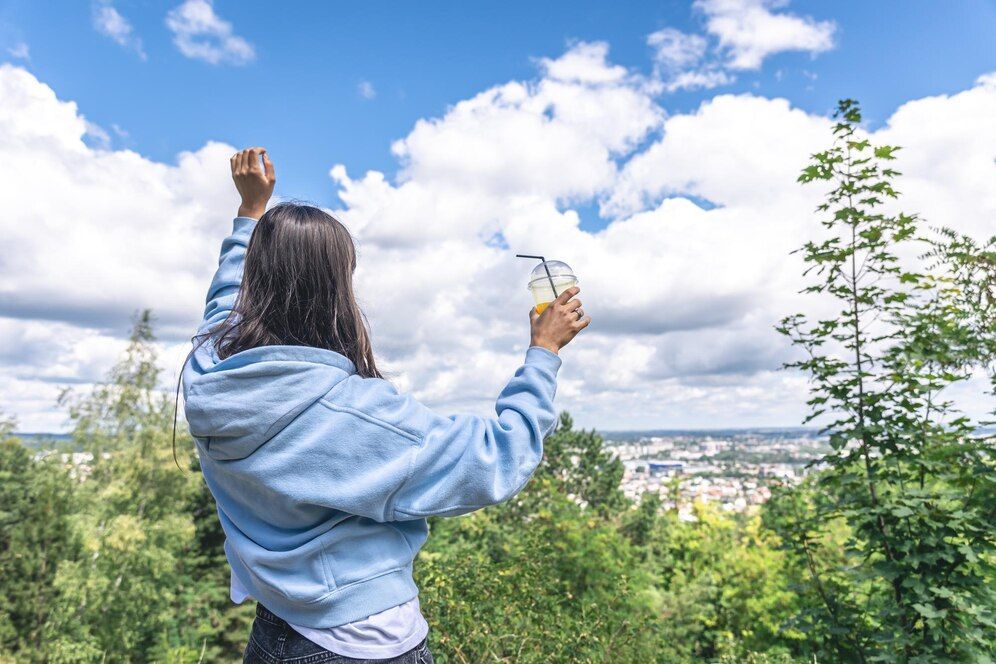 Sky Gazing, Aktivitas Mengamati Warna hingga Pola Gerak Awan di Langit Bisa Kurangi Stres Lho!