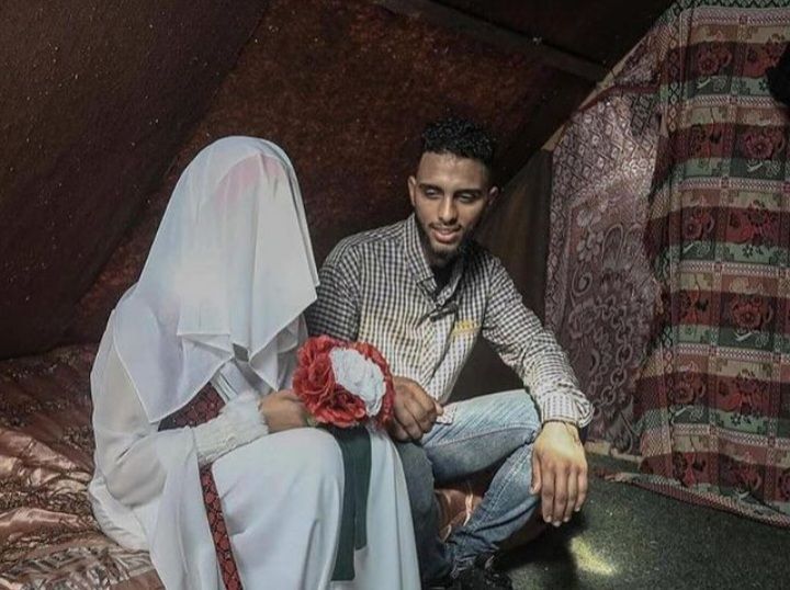 Pasangan Menikah di Tenda Pengungsian Rafah-Gaza: Sakralnya Pernikahan di Tengah Ketegangan Perang