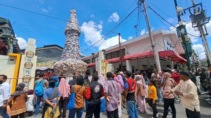 Pecah! Gunungan Oleh-oleh Festival Tetas Malioboro 1 Pecah Rekor Muri