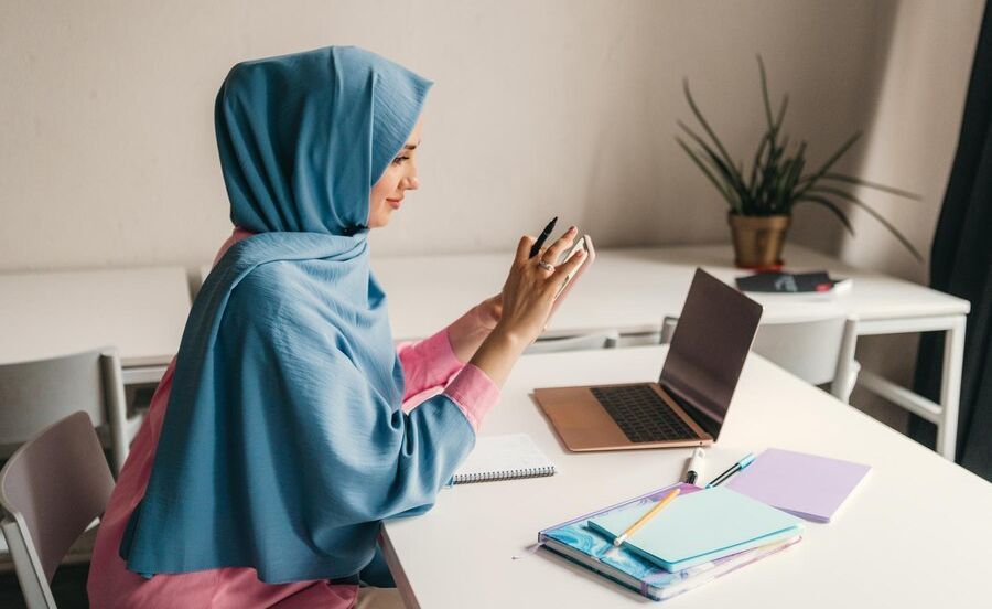 Pengin Kerja Jarak Jauh? Ini 10 Negara Terbaik untuk Remote Working!
