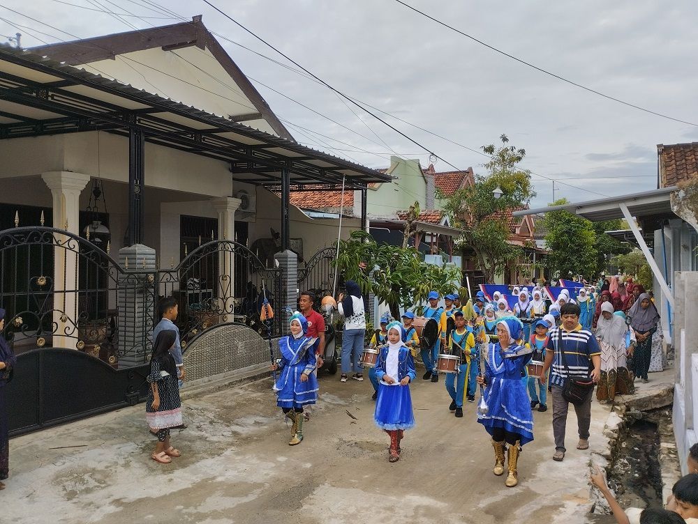 Keseruan Santriwan dan Santriwati di Sumenep Gelar Pawau Taaruf Sambut Bulan Ramadan