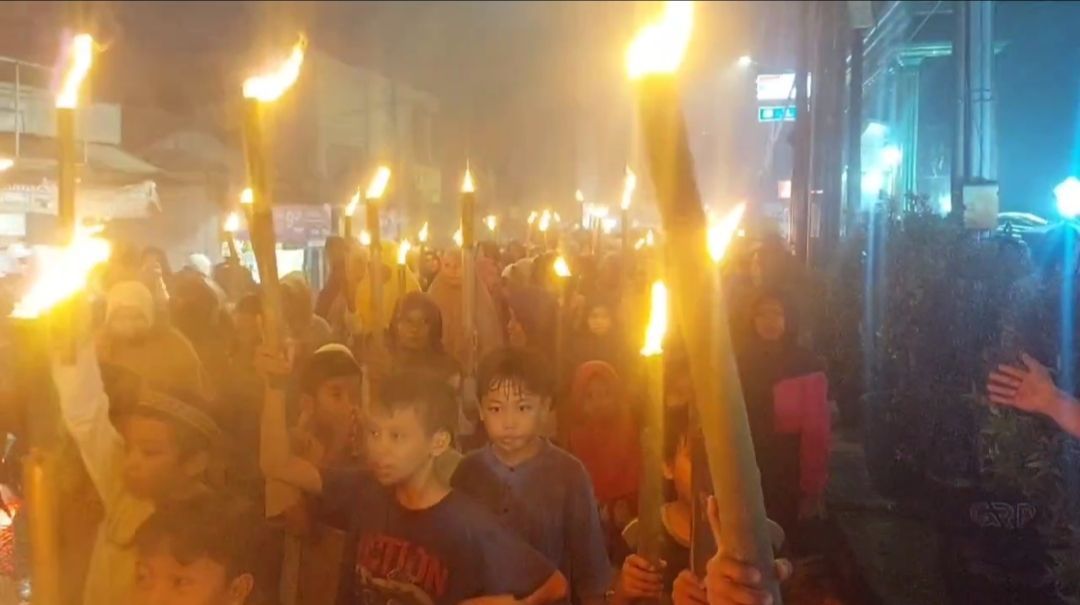 Sambut Bulan Suci Ramadan, Warga Sukadanau Bekasi Gelar Tradisi Pawai Obor