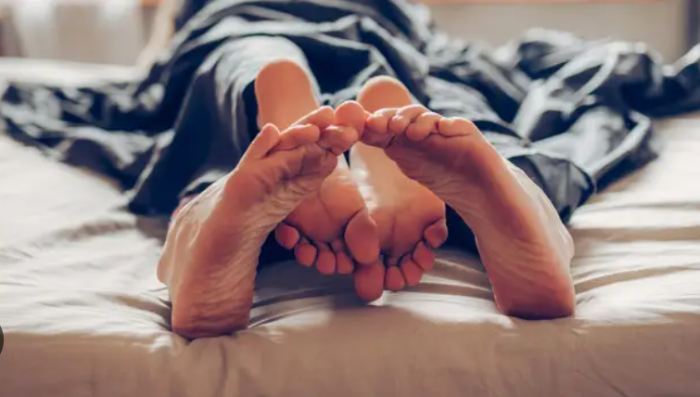 Boleh Enggak Berhubungan Suami Istri saat Bulan Puasa? Ini Penjelasan Lengkapnya