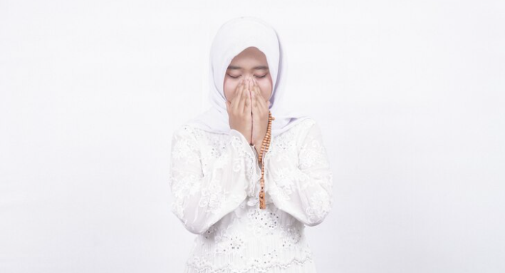 Telan Ludah Saat Puasa Ramadhan, Batal atau Tidak? Simak Penjelasan dari Ahli Fikih!