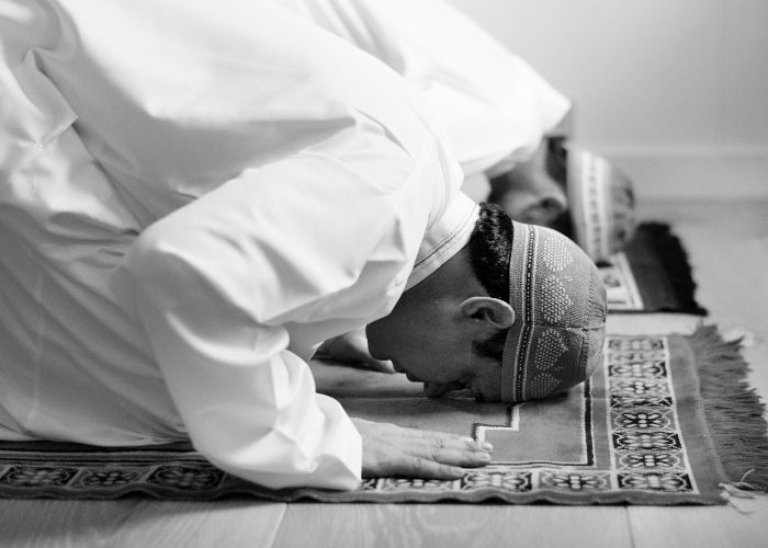 Bacaan Niat Shalat Idul Fitri Berjamaah dan Sendiri, Arab, Latin, dan Terjemahannya