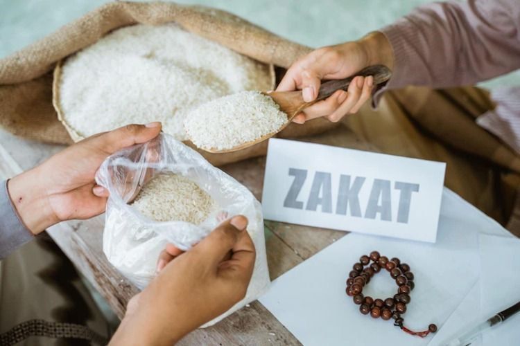 Jangan Sampai Salah Sasaran, Ini 8 Golongan yang Berhak Menerima Zakat!