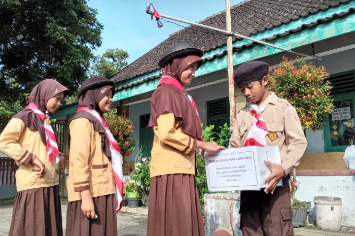 Peduli Anak Yatim Piatu Jelang Lebaran, Anggota Pramuka SDN 2 Nepen Galang Donasi