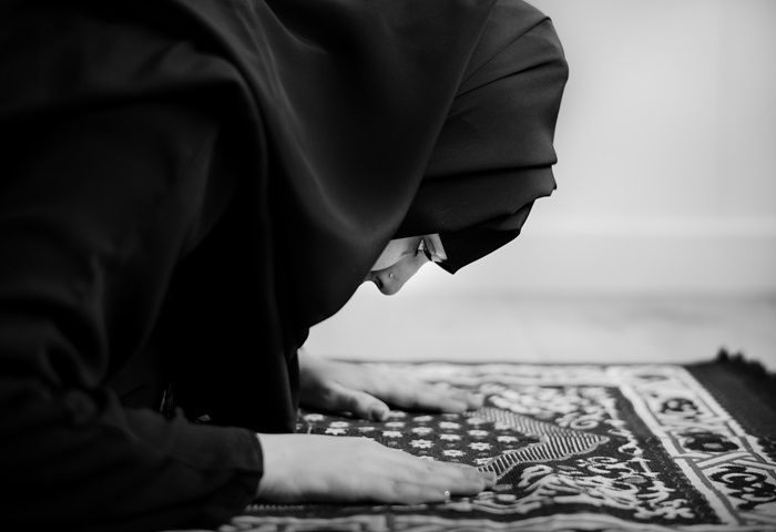 Apakah Wanita Hamil yang Mengalami Flek Diwajibkan untuk Sholat? Simak Jawabannya di Sini