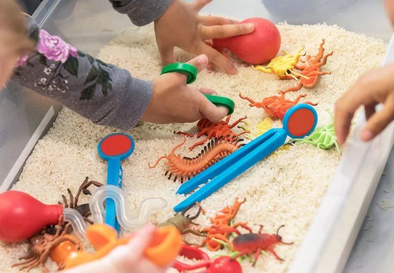 Viral di Tiktok, Inilah 5 Manfaat Bermain Sensory Play untuk Perkembangan Anak