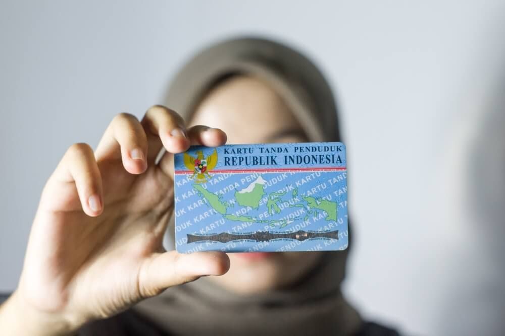 Kenapa KTP dan KK Tidak Boleh Diberikan ke Sembarang Orang? Ini Alasannya!