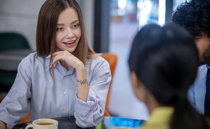 5 Zodiak yang Terkenal Mudah Nyaman dengan Orang Baru: Siapa Saja Mereka?