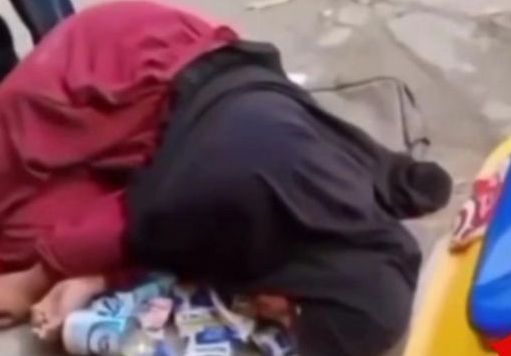 Waduh! Emak-emak Ini Ketahuan Mencuri Barang di Minimarket Senilai 2 Juta, Netizen: Dimarahin Malah Tidur