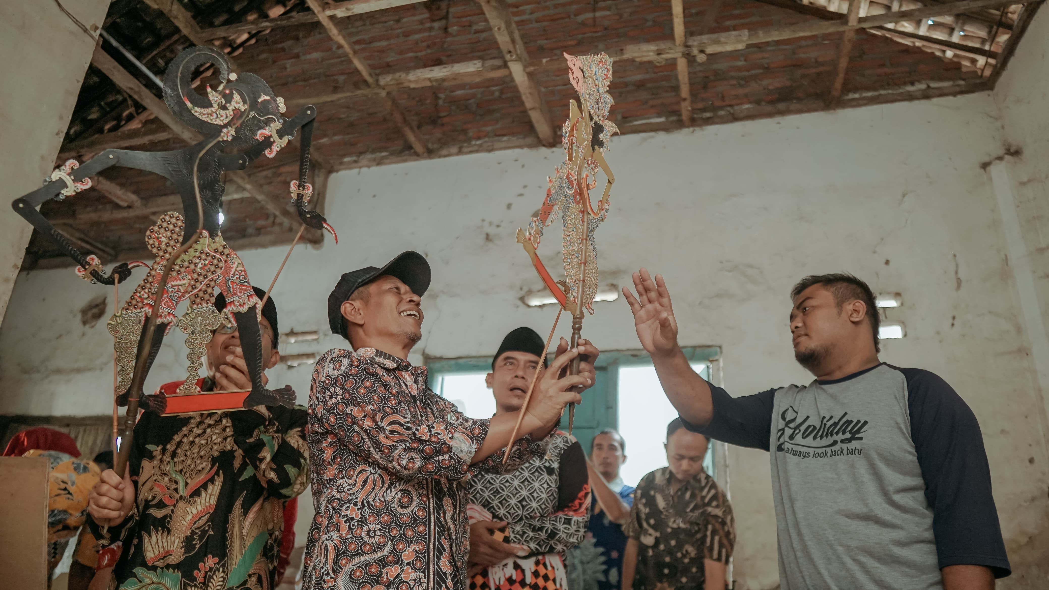 Pemuda Jember Aktif Melestarikan Budaya Wayang Kulit di Tengah Menurunnya Peminat