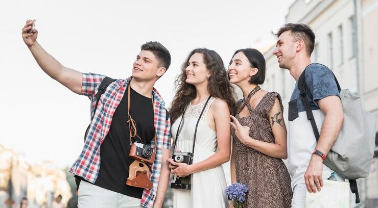 5 Zodiak yang Suka Mengabadikan Setiap Momen dengan Foto